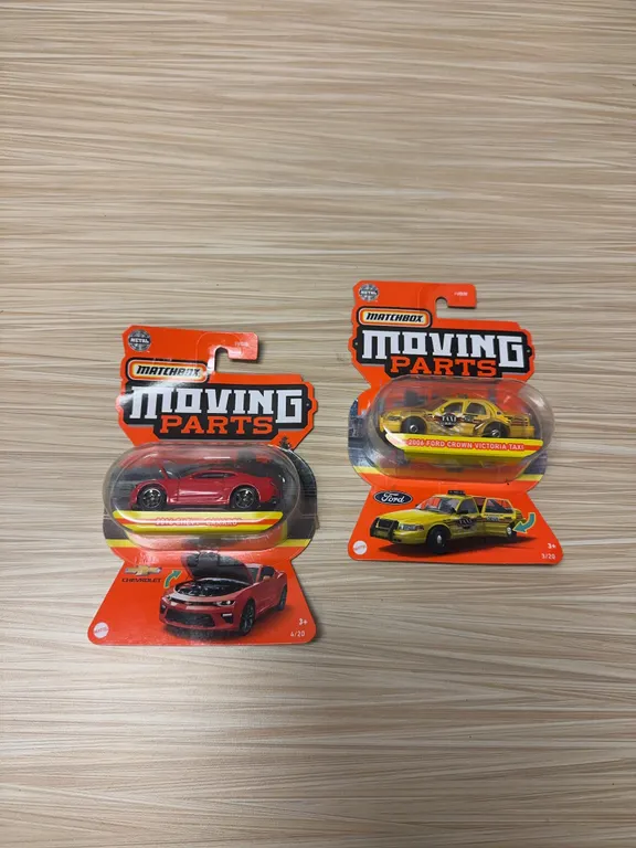 MATCHBOX MOVING PARTS : 2016 Chevy Camaro - 2006 Ford Crown Victoria taxi