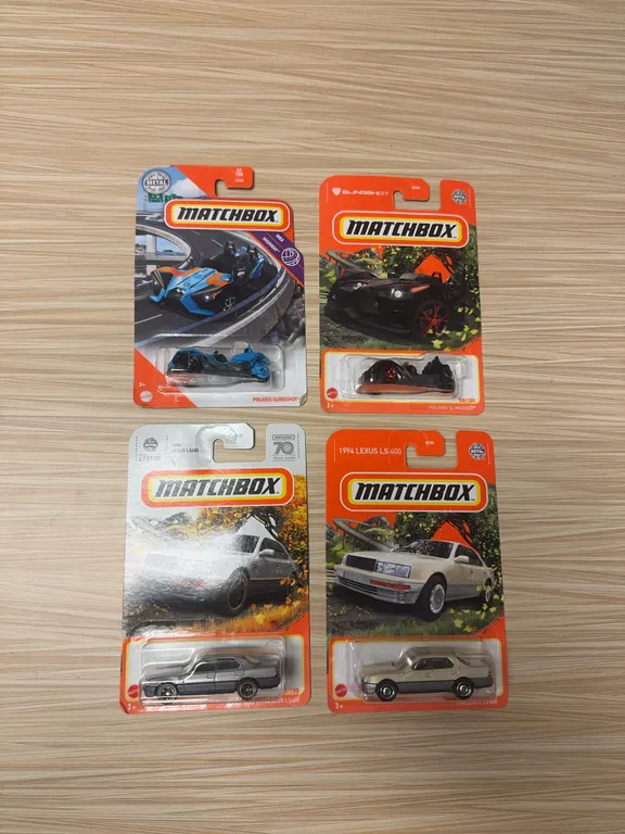 MATCHBOX: Polaris Slingshot / 1994 Lexus LS400