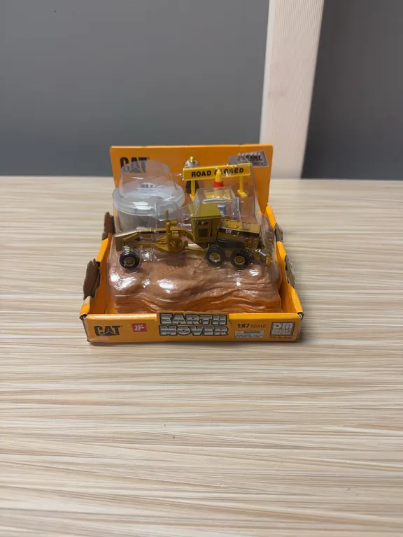 Cat Earth Mover Metal Construction 1:87 Scale