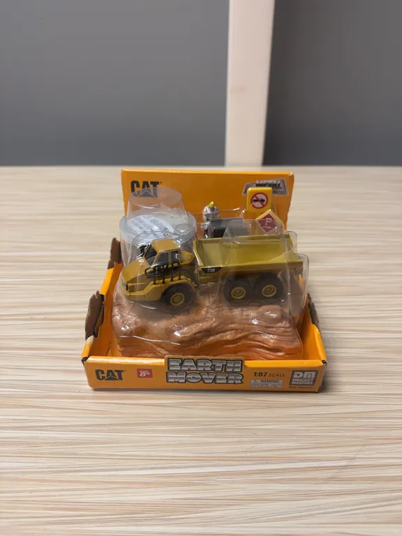 Cat Earth Mover Metal Construction 1:87 Scale