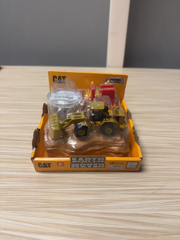 Cat Earth Mover Metal Construction 1:87 Scale