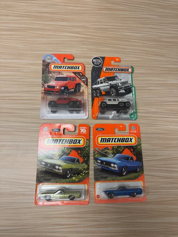 MATCHBOX: mercedes-Benz G 63 AMG 6 x 6 / 1970 Ford ranchero
