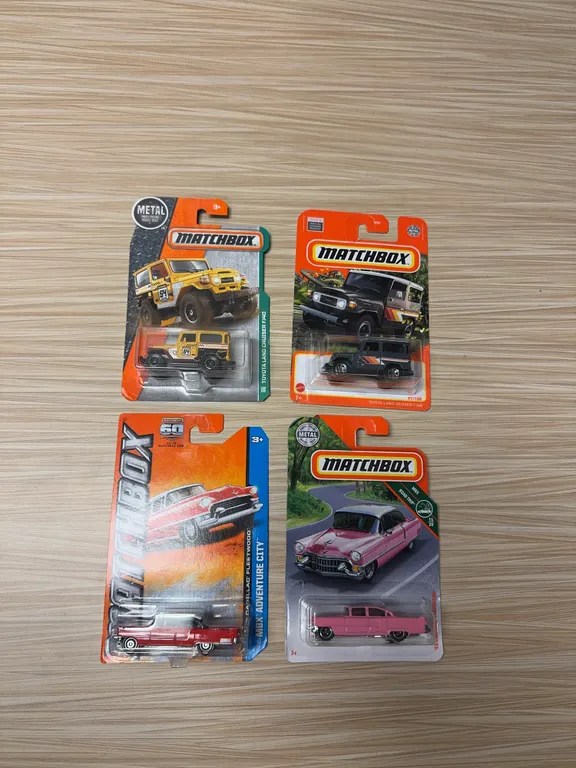 MATCHBOX: Toyota Land Cruiser, FJ 40 /1955 Cadillac Fleetwood