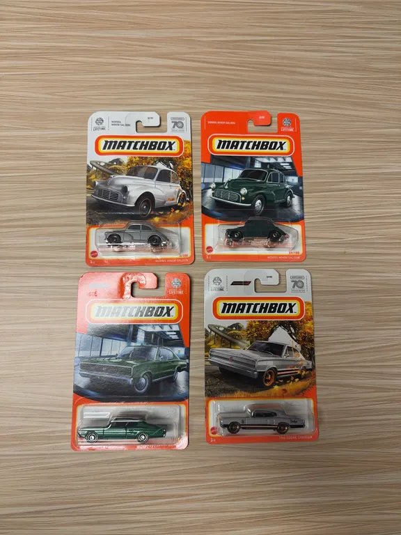 MATCHBOX: Morris Minor saloon / 1966 Dodge charger