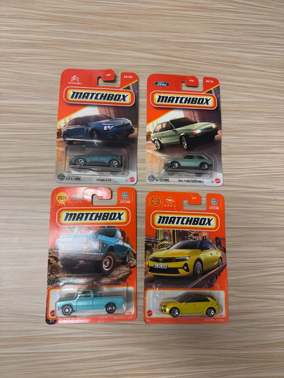 MATCHBOX: Citroën ë-C4 / 1983 Ford fiesta MK 2 / 1968 Chevy C 10 / 2022 Opel Astra