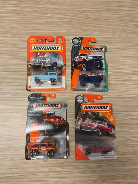 MATCHBOX: 1970 Ford bronco / 1968 Ford Mustang / Dune dog / 1957 Ford Thunderbird