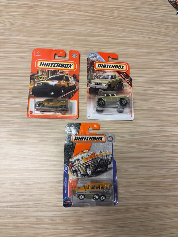 MATCHBOX: Renault Kaku express. / 68 Dodge D 200. / Duk-Duk
