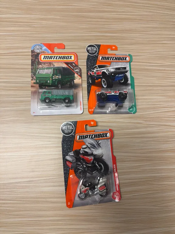 MATCHBOX: camo convoy / 68 Ford Mustang / BMW R1 200 RT police