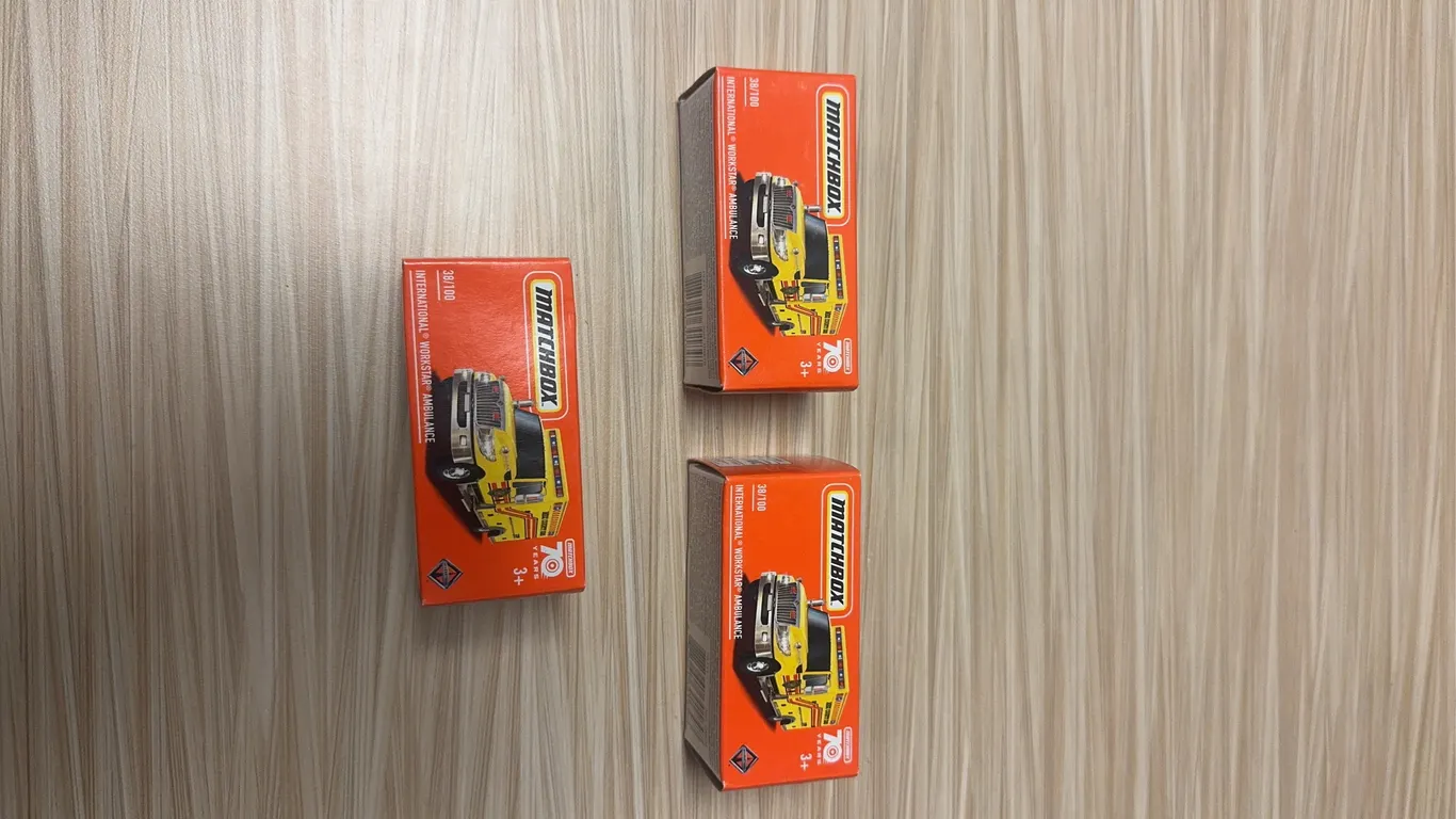 MATCHBOX: international Workstar Ambulance 38/100