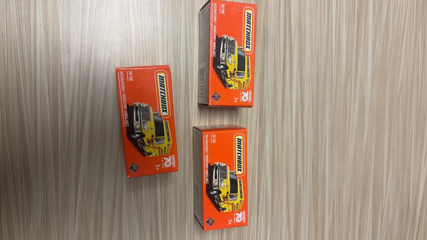 MATCHBOX: international Workstar Ambulance 38/100