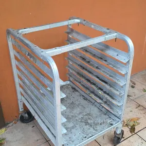 Half-size aluminum speed rack. Features 7-tier pan slides and a perforated bottom shelf. Mounted on swivel casters.