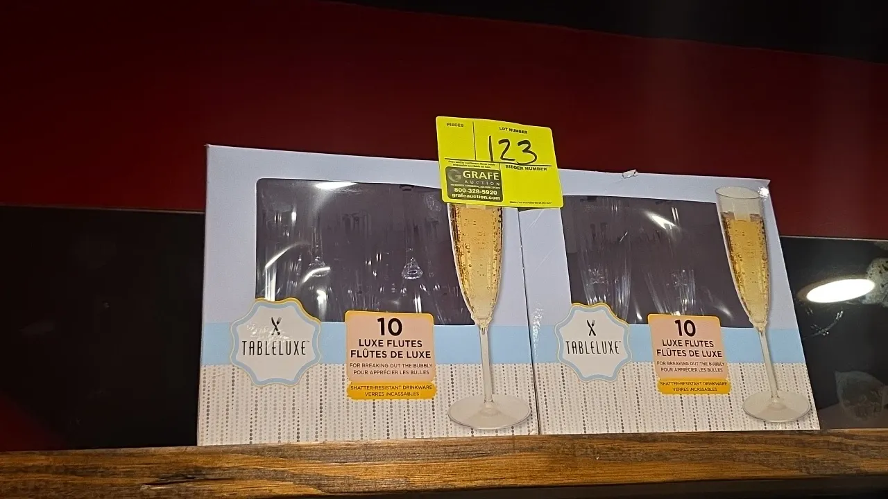 Tableluxe Luxe Flutes shatter-resistant plastic stemmed drinkware. Includes (2) 10-count packages for a total of 20 flutes. Clear plastic construction