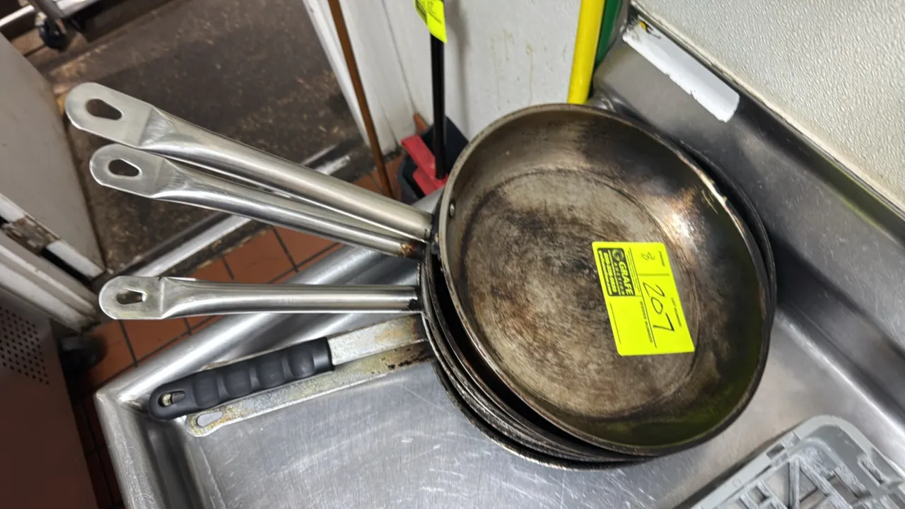 Aluminum frying pans. Features aluminum construction with riveted handles and hanging holes. Includes (4) 11" and (4) 12" pans.