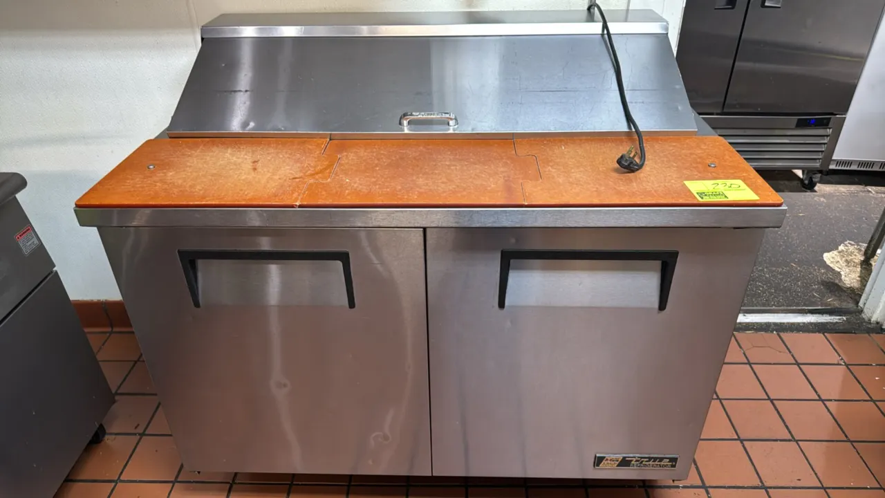 True TSSU-48-12 refrigerated sandwich prep table. Features stainless steel construction, 2 solid doors, top pan rail with stainless steel hood, and fu