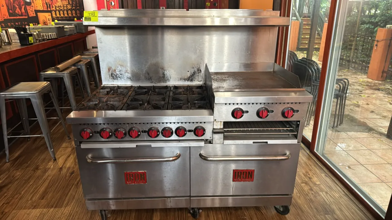 2022 Iron Range Co. IR-6B24RG 60" natural gas commercial range. Features (6) open burners with cast iron grates, 24"x22" griddle, 19"x24" broiler/chee