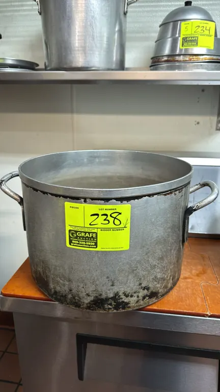 20-quart aluminum stock pot. Features dual loop handles and a reinforced rim.