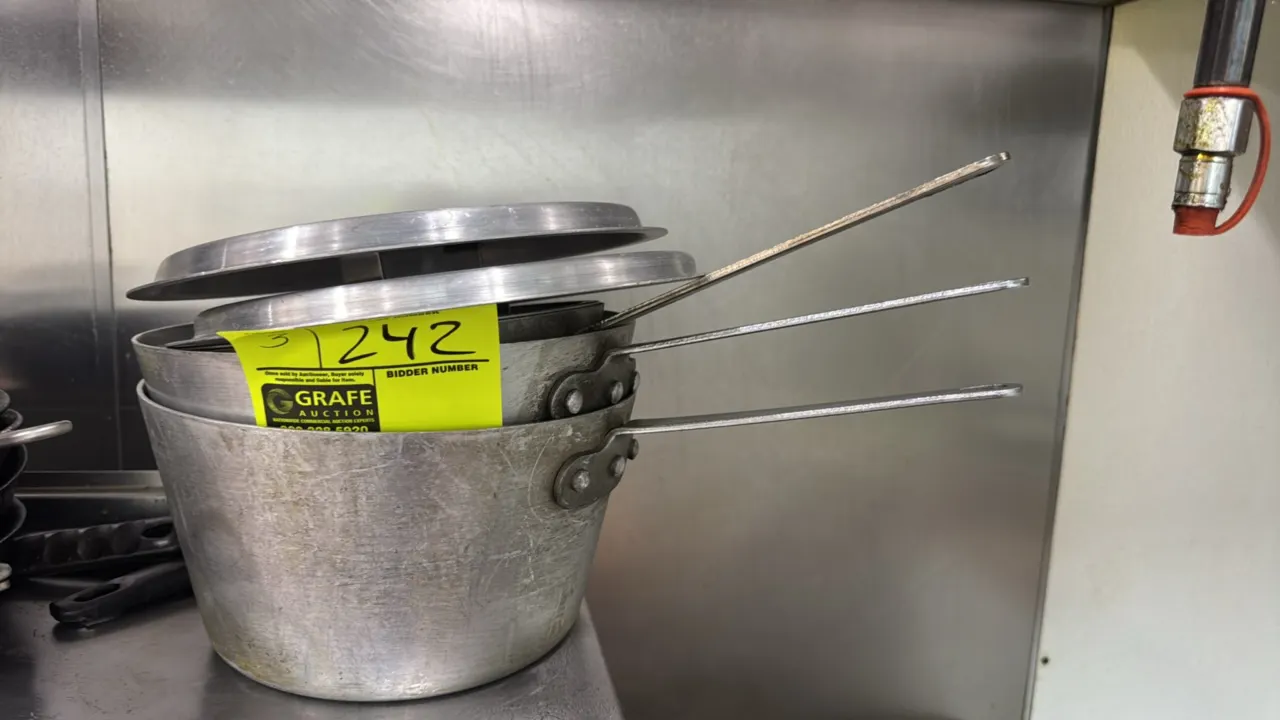 Aluminum sauce pans with lids. Features aluminum construction with riveted long handles and fitted aluminum lids.
