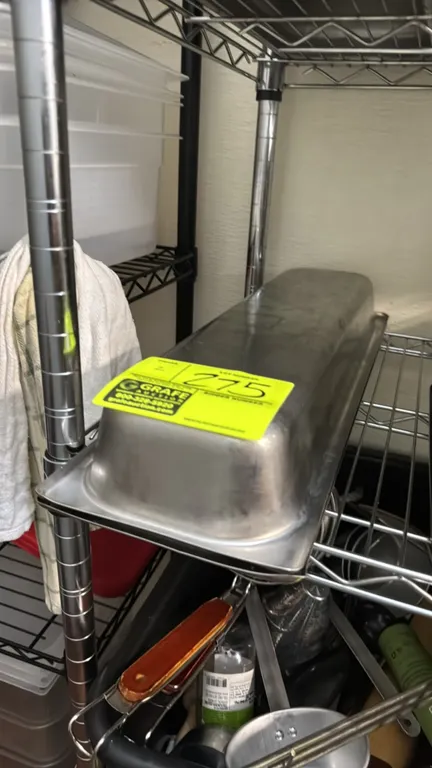 1/2-size long stainless steel insert pans. Features stainless steel construction. 4" depth.