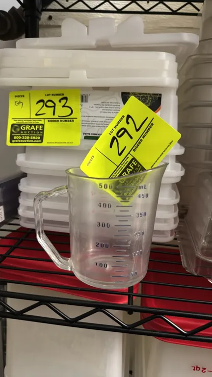 Cambro 1-pint measuring cup. Clear polycarbonate construction with integrated handle and pour spout. Features graduation markings in cups, ounces, and
