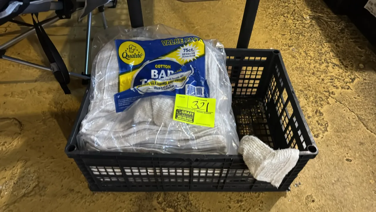 Qualité 14" x 14" cotton bar towels with plastic tote. Features a package labeled as a 75-count value pack. Includes black plastic storage crate.