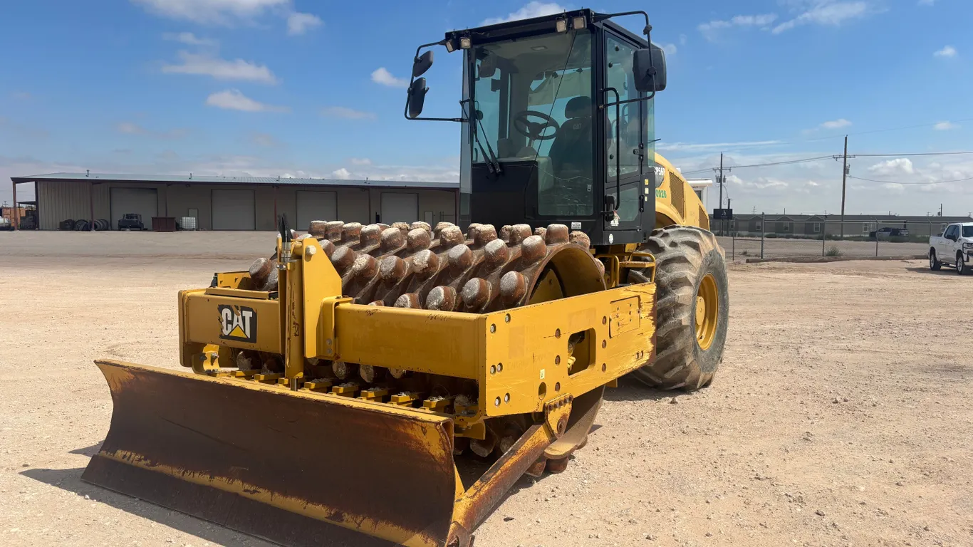 2013 CATERPILLAR CP56B SINGLE DRUM VIBRATORY ROLLER SN: LHC00292