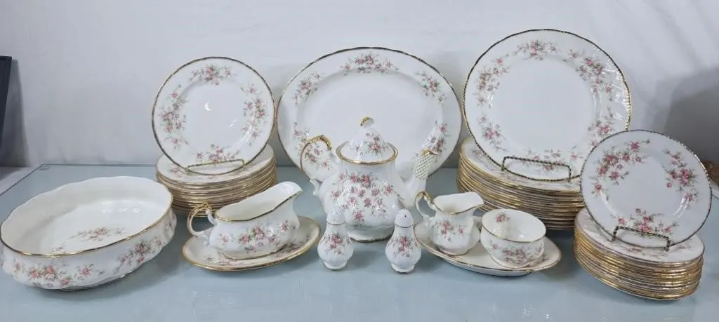 Beautiful Set of Paragon "Victorianna Rose" Fine