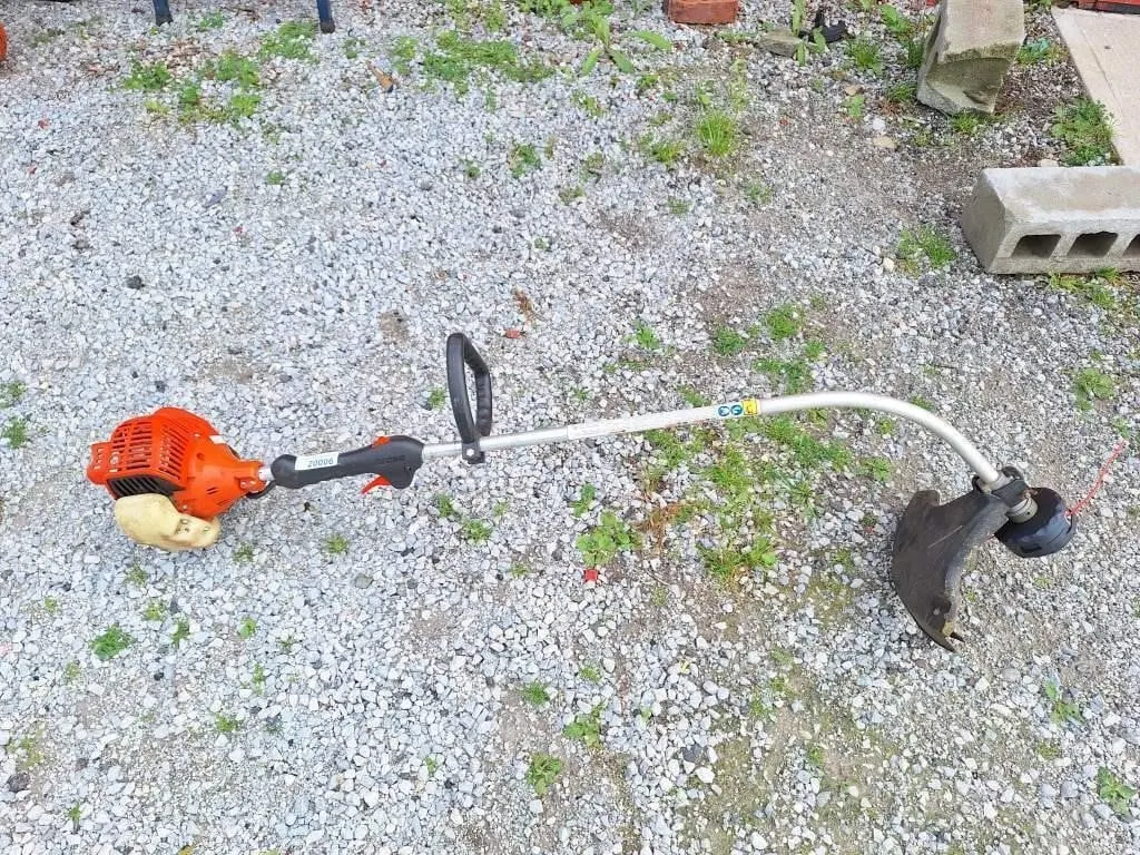 Echo GT 225 whipper snipper.