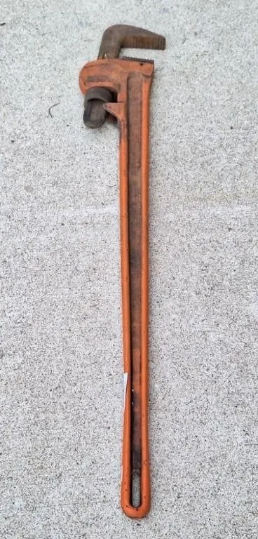 Large heavy duty 48" pipe wrench