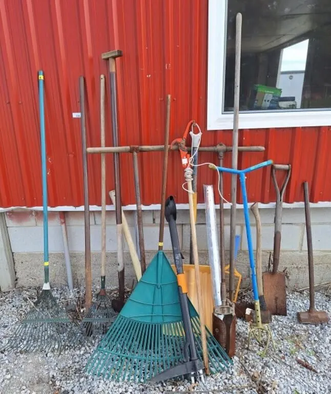 Garden tools lot! Rakes, sledge, shovel, etc