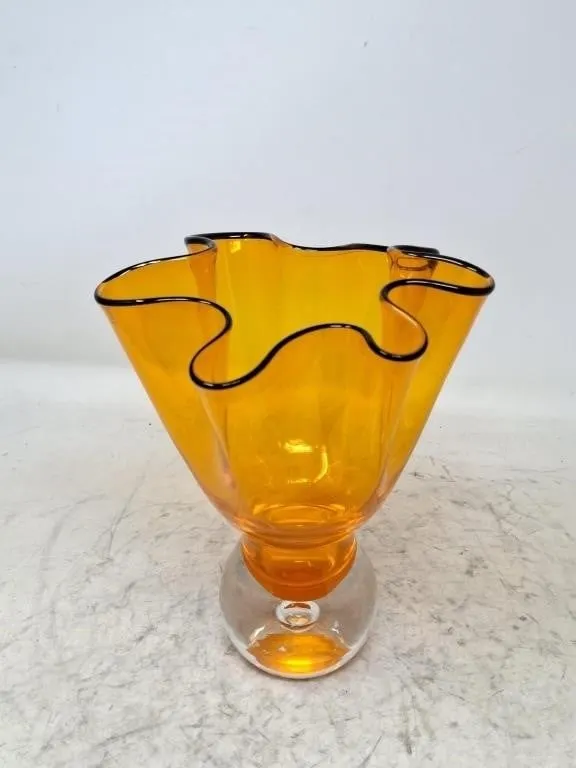 Stunning handkerchief/ ruffled glass vase