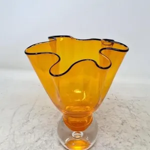 Stunning handkerchief/ ruffled glass vase
