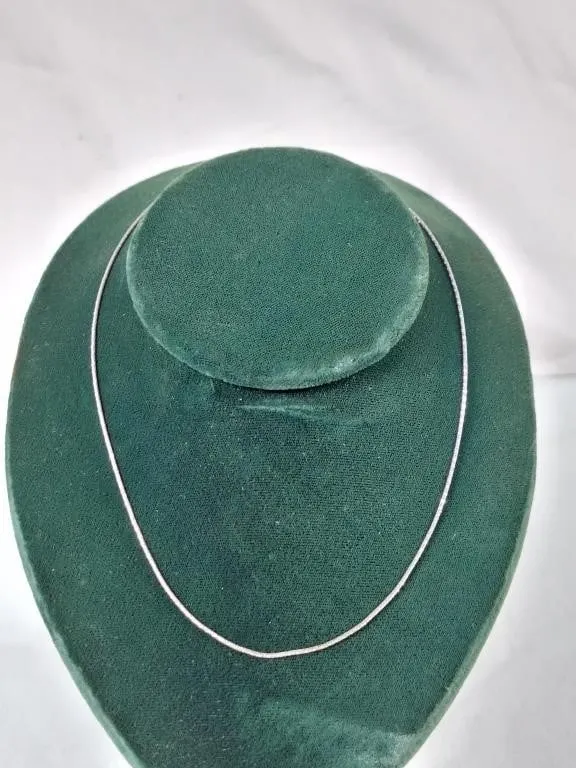 Stunning white gold chain marked 417 (10K)