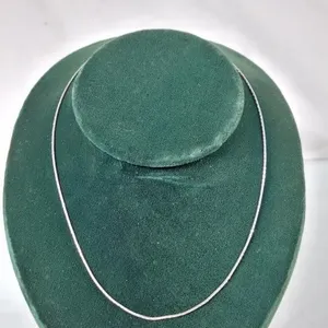 Stunning white gold chain marked 417 (10K)