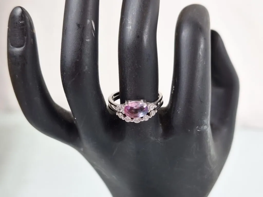 Stunning 2 piece ring set. Size 7. Unmarked.