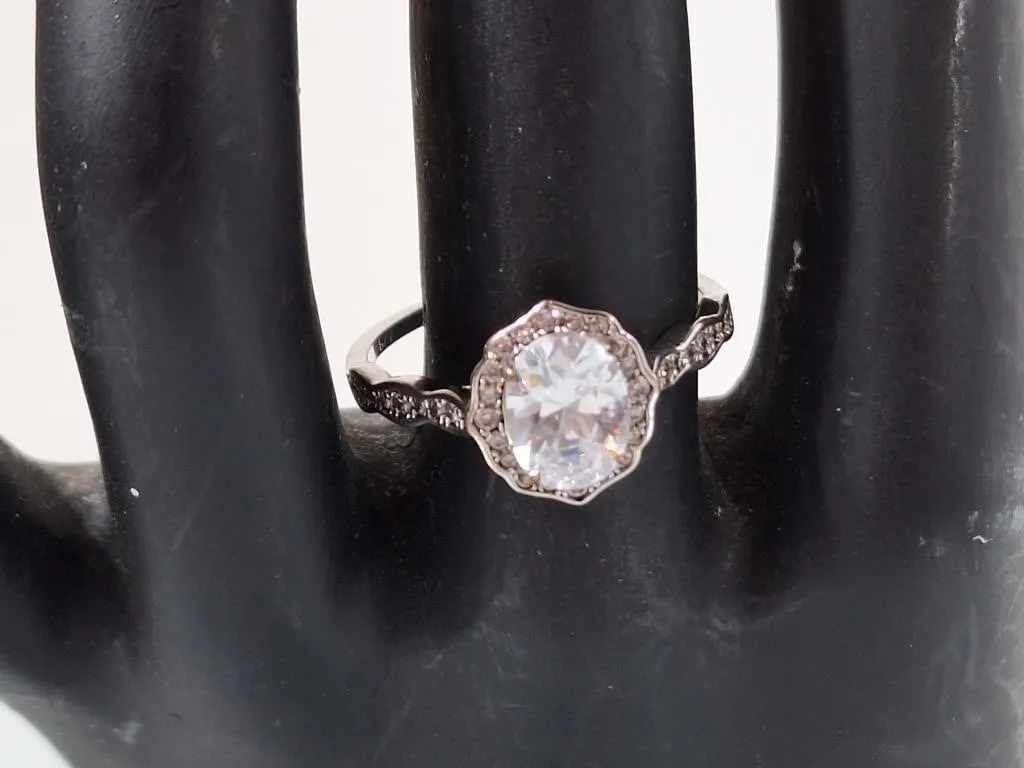Gorgeous Size 7.5 statement ring. Unmarked. Cubic