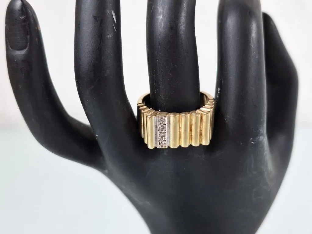 10K Ring with 4 tested diamonds. Size 9