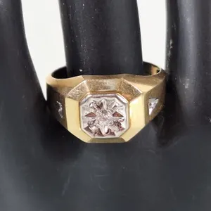 Gorgeous 10K Ring with 3 tested diamonds. Size 10