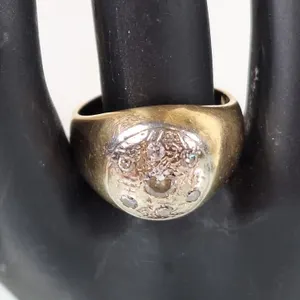 14K Ring with 7 cluster diamonds. Size 8.5