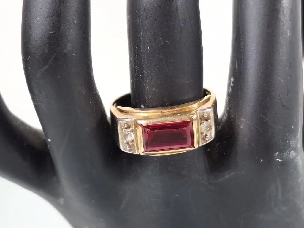 Gorgeous 10K ring with 2 tested diamonds and