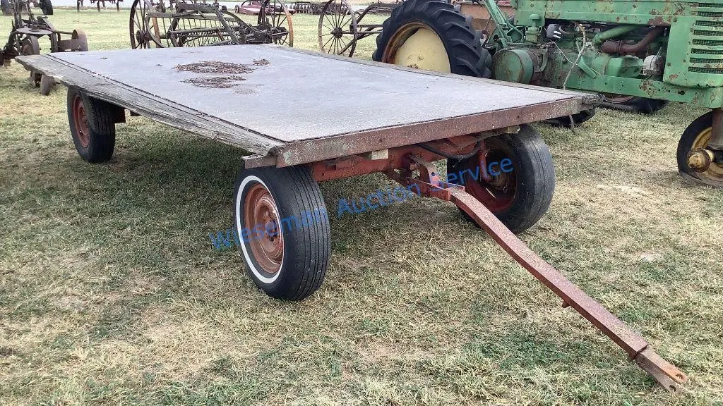 FLAT BED WAGON WITH CASE RUNNING GEAR
