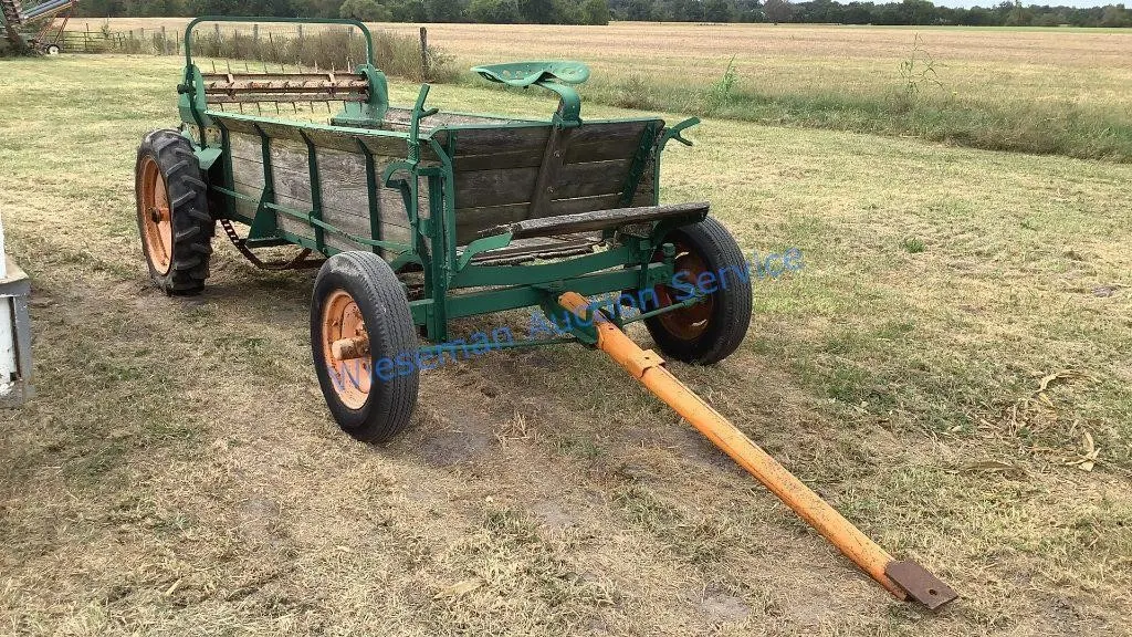 GROUND DRIVE MANURE SPREADER