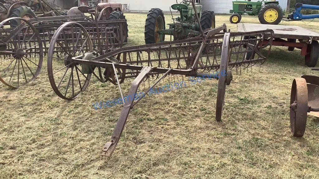 VINTAGE CASE HAY RAKE