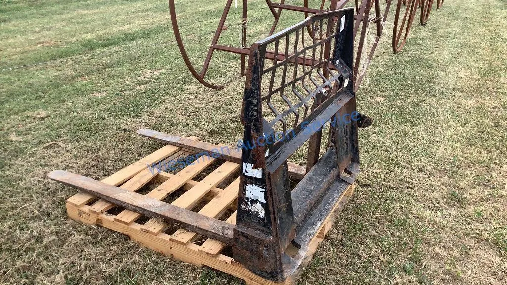 CATIPILLAR 48" SKIDSTEER PALLET FORKS