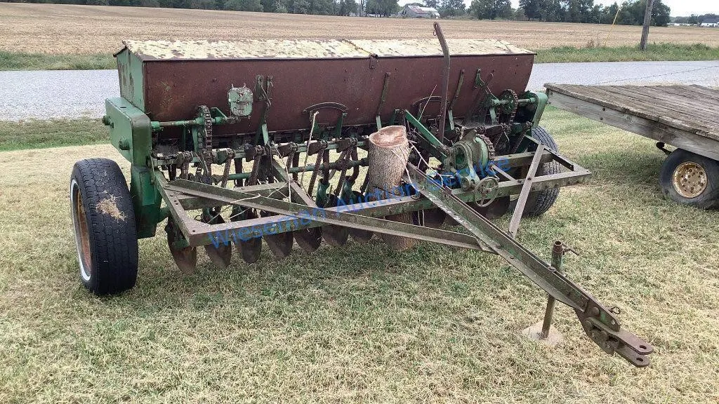 JOHN DEERE FB B GRAIN DRILL - APPROXIMATELY 8FT