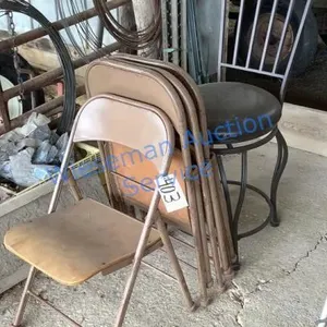 FOUR METAL FOLDING CHAIRS AND SHORT TOP BAR STOOL