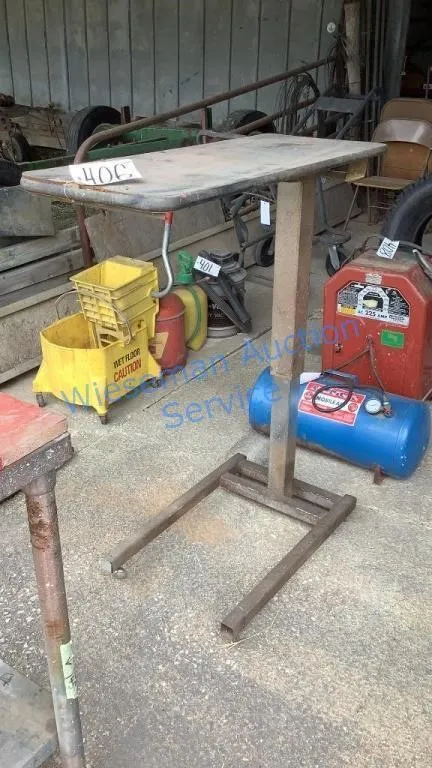 STANDING TABLE