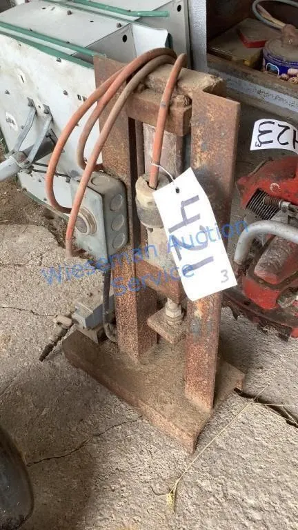 PNEUMATIC PRESS