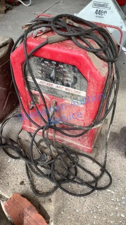 LINCOLN 225 ARC WELDER