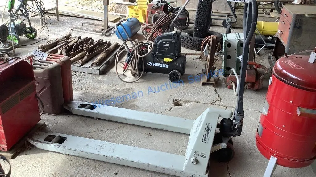 ROUGHNECK 4400LB PALLET JACK