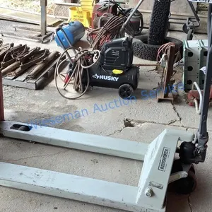 ROUGHNECK 4400LB PALLET JACK